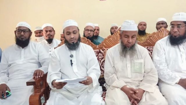 বিজয়নগরে হেফাজত নেতার ব্যক্তিগত ভিডিও প্রকাশের ঘটনায় হেফাজতের সংবাদ সম্মেলনে।
