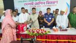 ব্রাহ্মণবাড়িয়ায় জেলা পরিষদের অর্থায়নে নারীদের মাঝে সেলাই মেশিন বিতরণ।