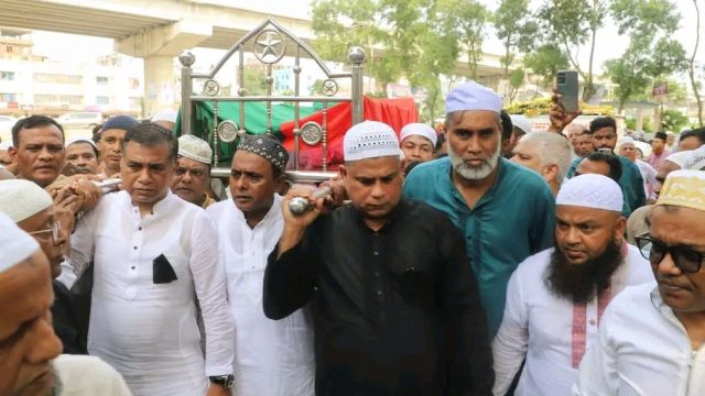 সাবেক মন্ত্রী এড:হারুন আল রশিদের তৃতীয় জানাজায় জনতার ঢল, শোকে স্তব্ধ ব্রাহ্মণবাড়িয়াবাসী।