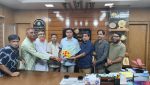 ব্রাক্ষণবাড়িয়া জেলা পরিষদ প্রশাসক সিরাজুল ইসলামের সাথে সাংবাদিক ইউনিয়নের ফুলেল শুভেচ্ছা ও মতবিনিময়।